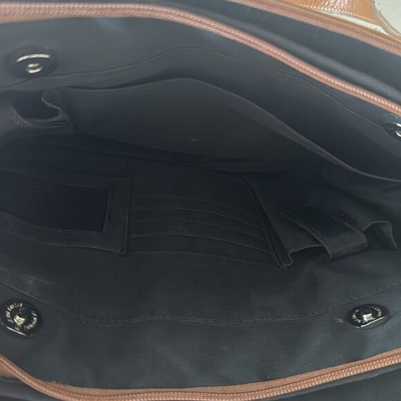 Tignanello Vintage Tan Genuine Leather Women’s Shoulder Handbag Zip Compartments - Picture 15 of 16